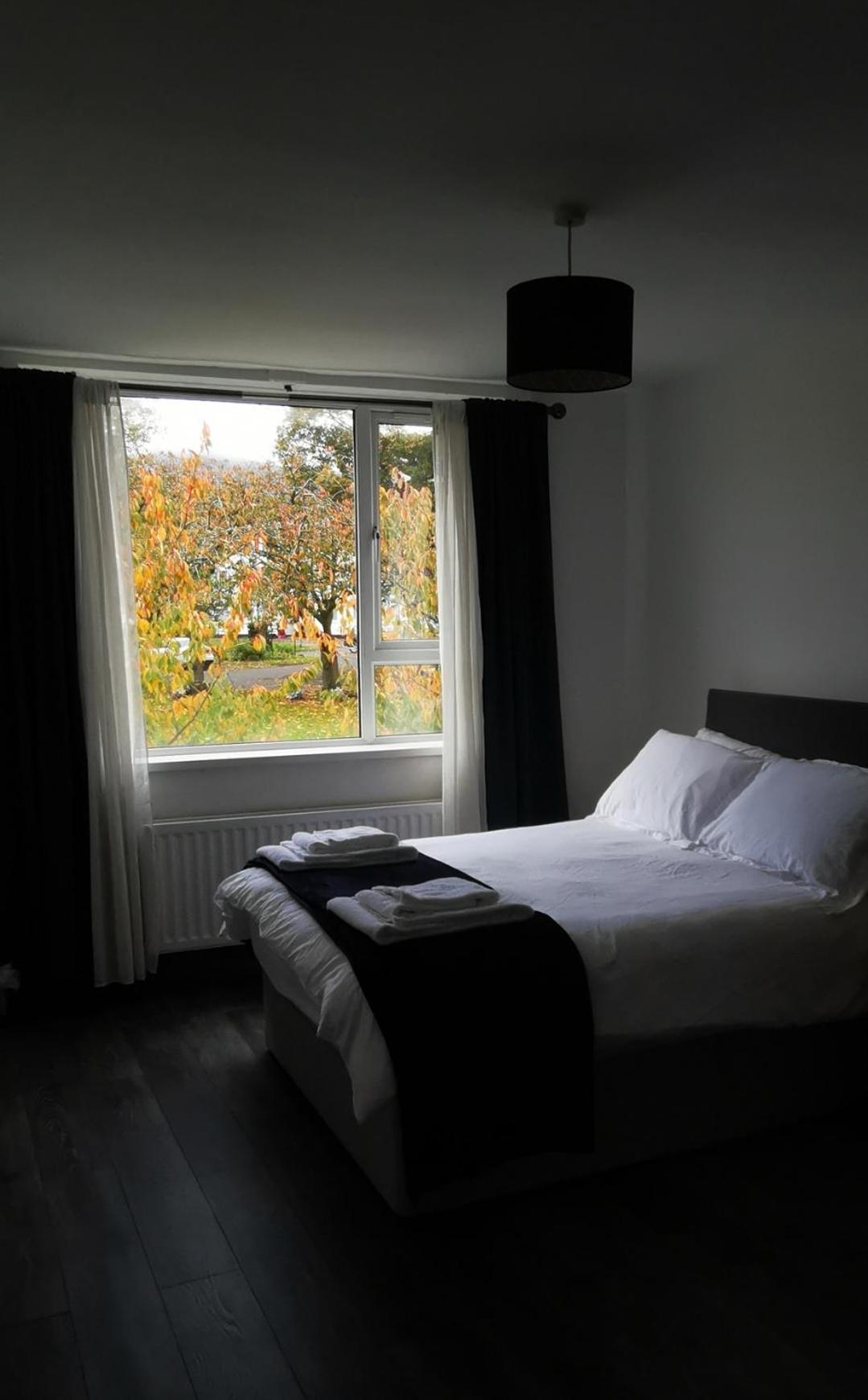 Entire 1 Bed Spacious Apartment, Private Balcony & Study Room Near City Whitehouse  Exteriör bild