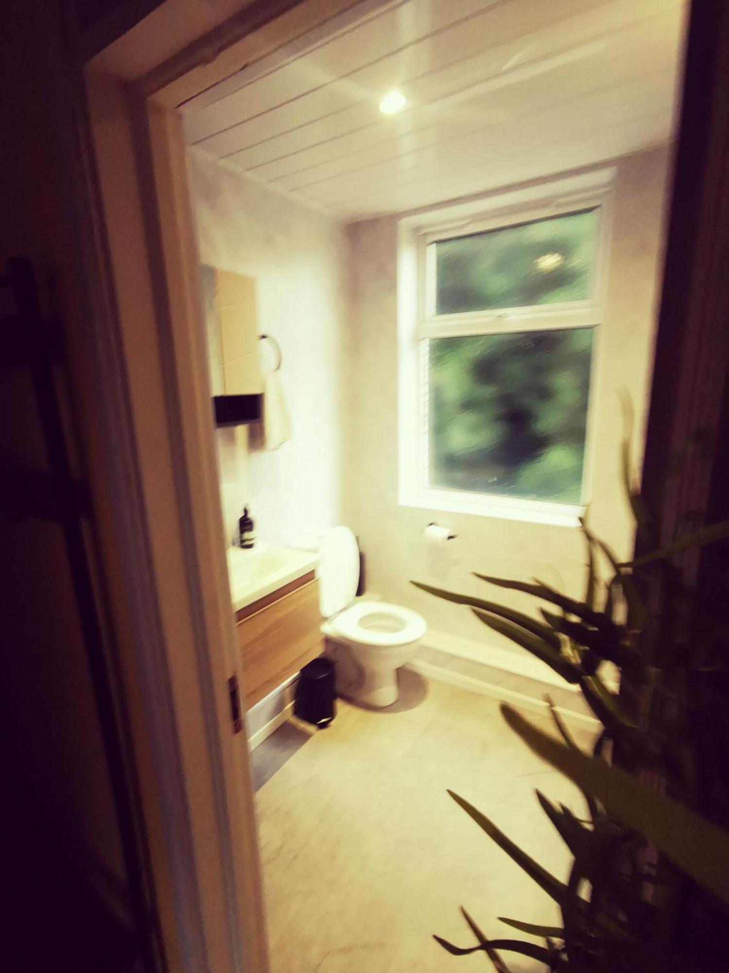 Entire 1 Bed Spacious Apartment, Private Balcony & Study Room Near City Whitehouse  Exteriör bild